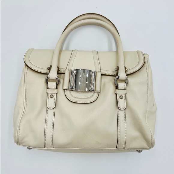 ♦️Salvatore Ferragamo White leather handbag